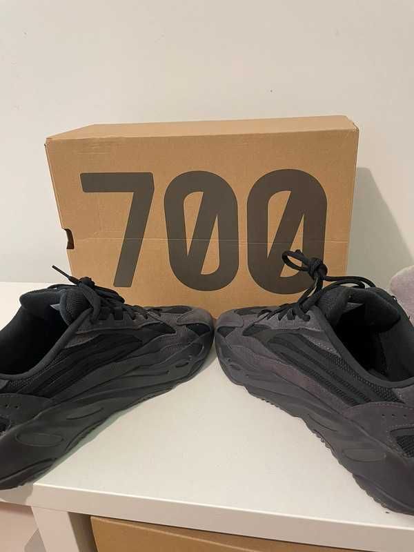 Yeezy 700 v2 vanta