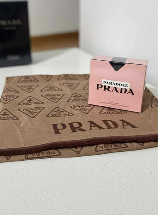 Zestaw prezentowy damski perfum z szalikiem