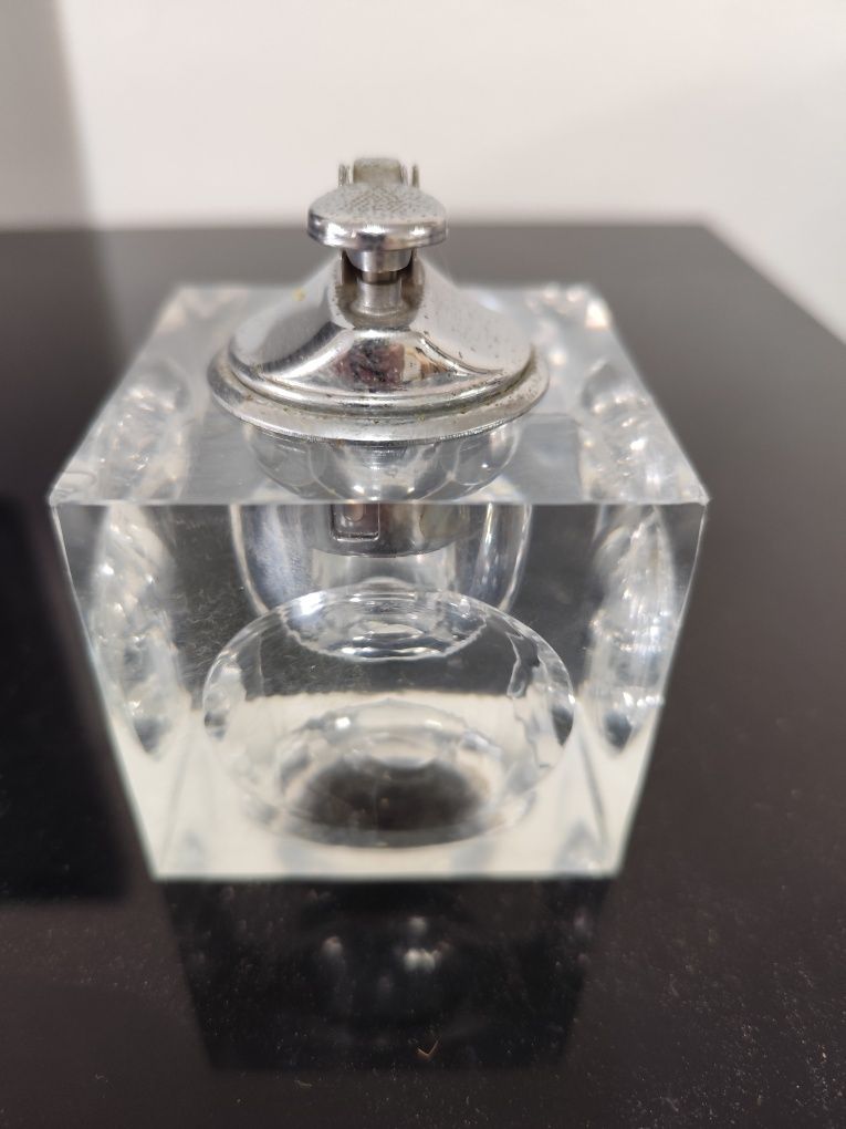 Isqueiro encastrado em cubo de cristal maciço (620g)Atlantis