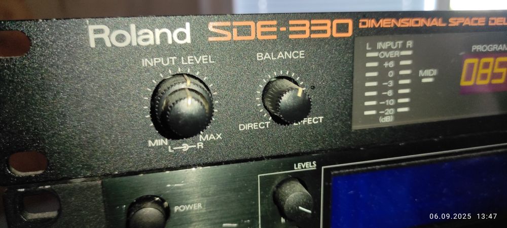 Roland SDE-330 dimensional space delay