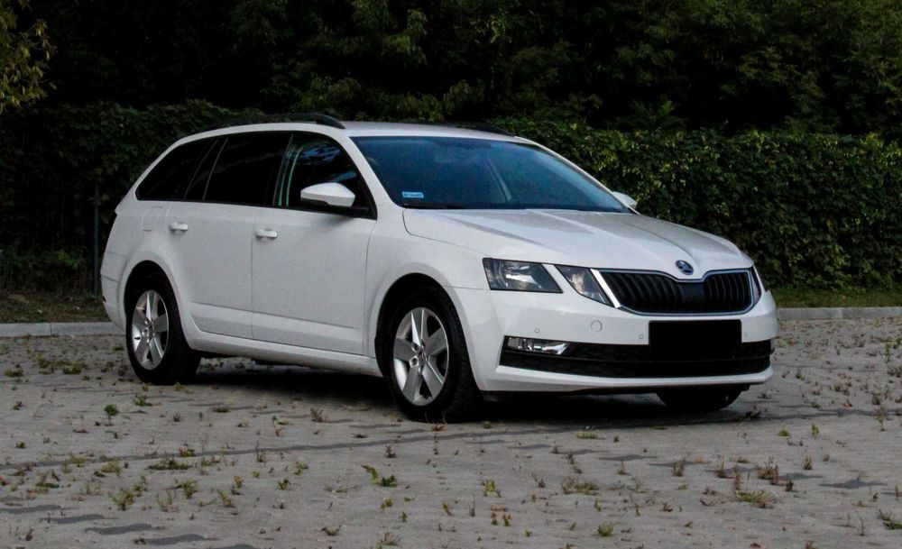 WYNAJEM ŠKODA OCTAVIA kombi – 1.6 diesel 110 KM – manual WYPOŻYCZALNIA