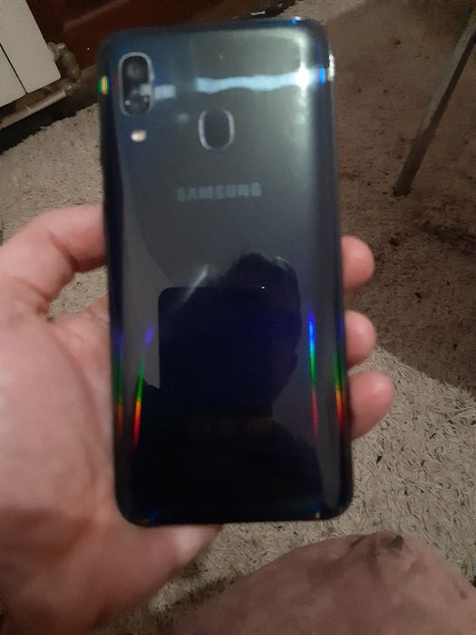 Самсунг А40 4/64