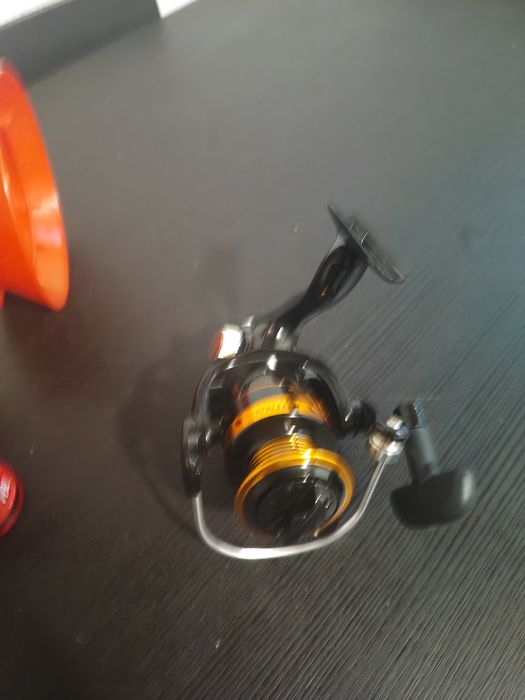 Carretel de pesca novo