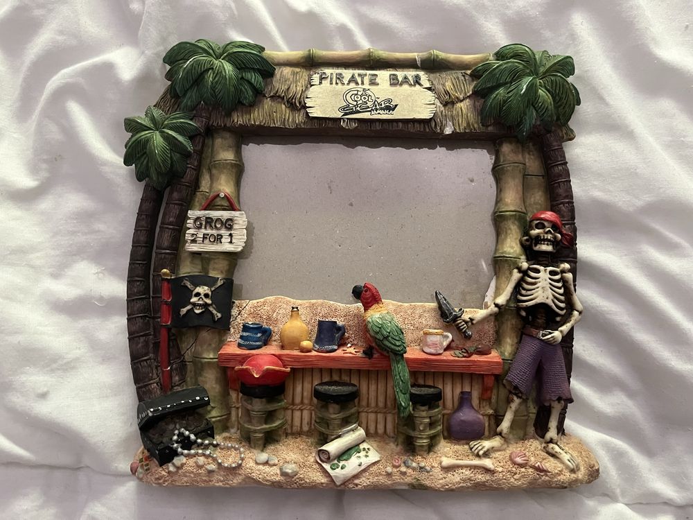Moldura com efeitos de piratas