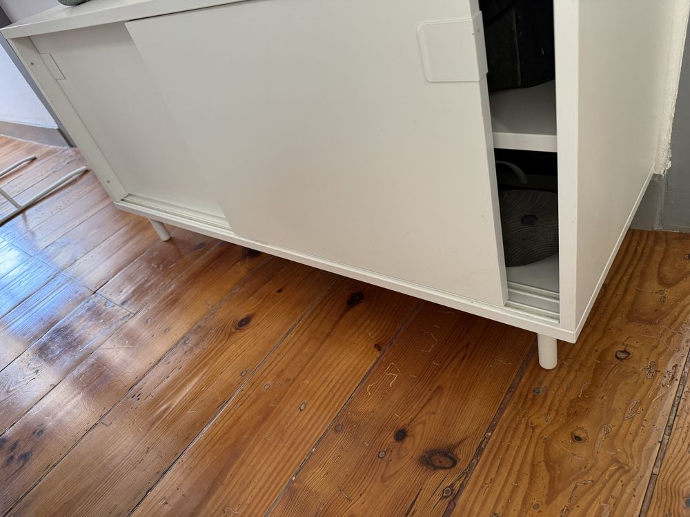 Consola/Aparador/armario branco IKEA com duas porta