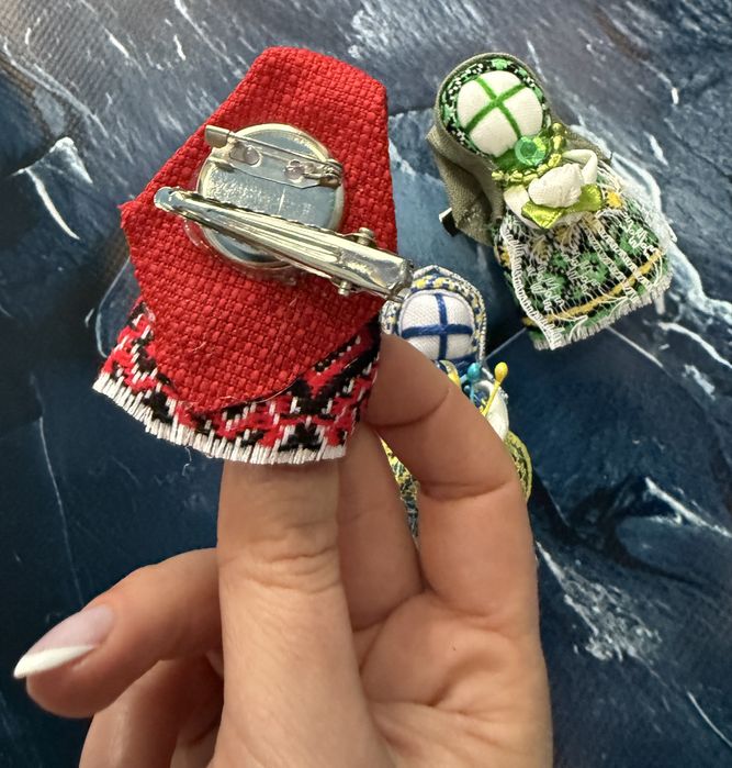 Лялька брошка мотанка мотанки прикраси