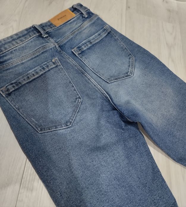 Jeansy mom slim Stradivarius