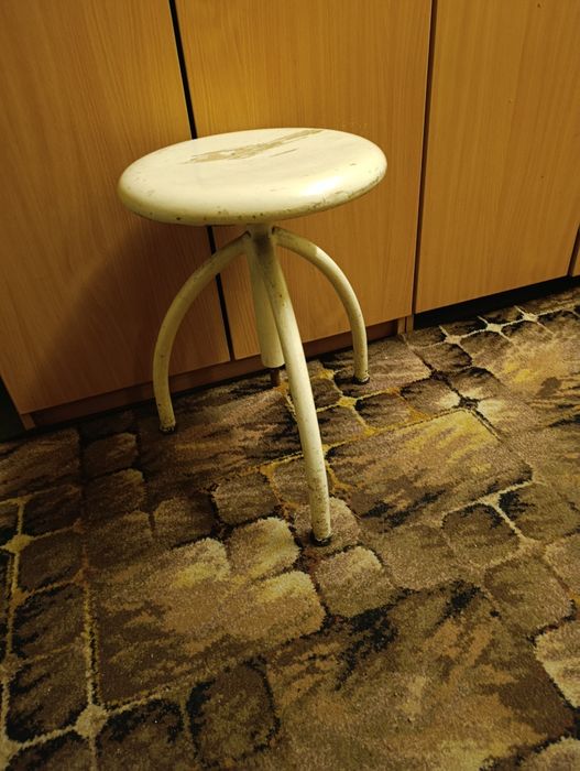 Stołek lekarski obrotowy z PRL