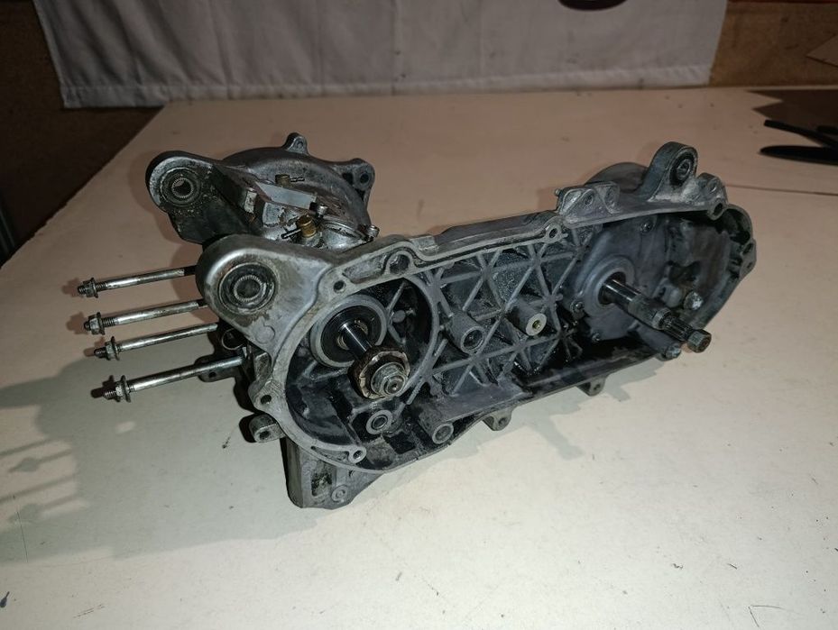 Картера suzuki lets 2 с коленвалом и редуктором