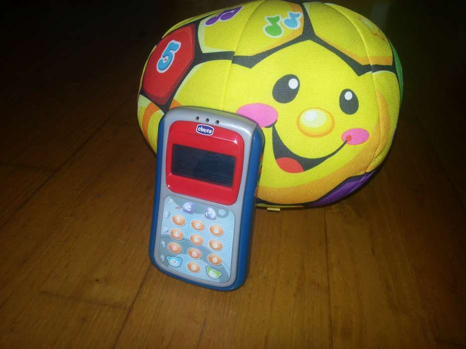 Telemóvel Chicco e bola com música fisherprice