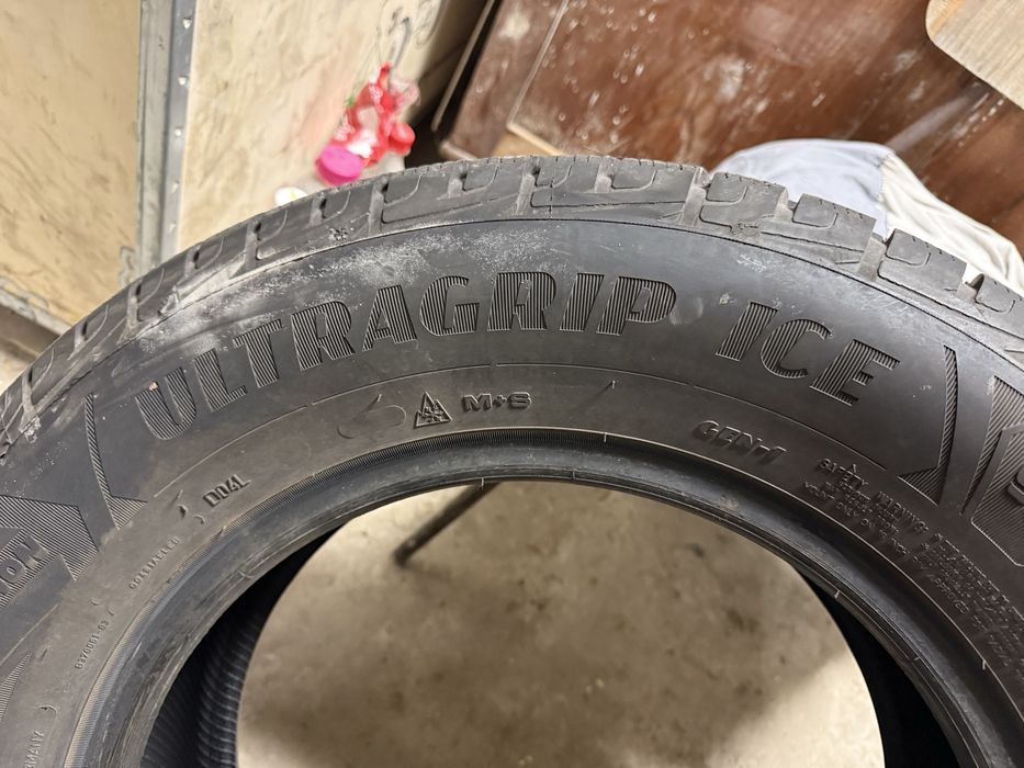 Шины зима Goodyear 215-70r16