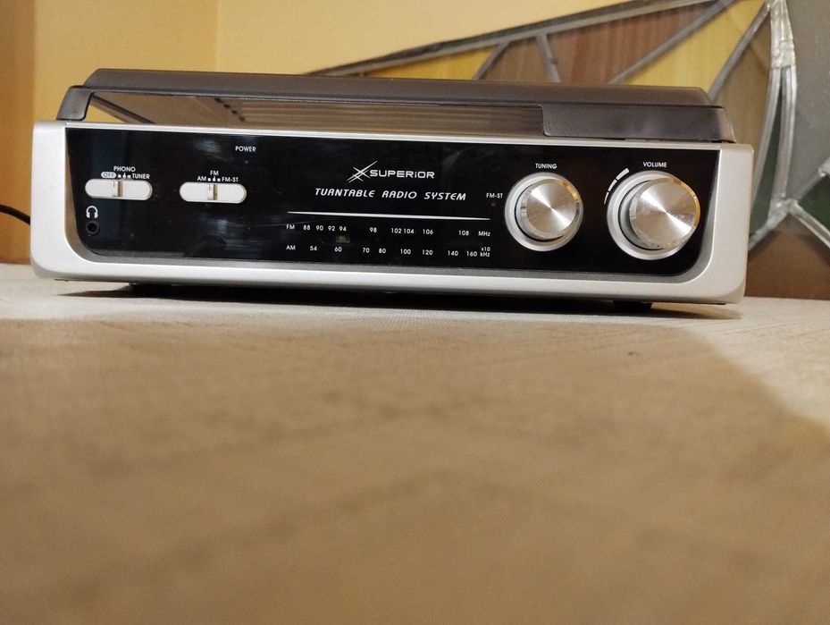 Sprawny gramofon z głośnikami radiem radio Superior TT-183