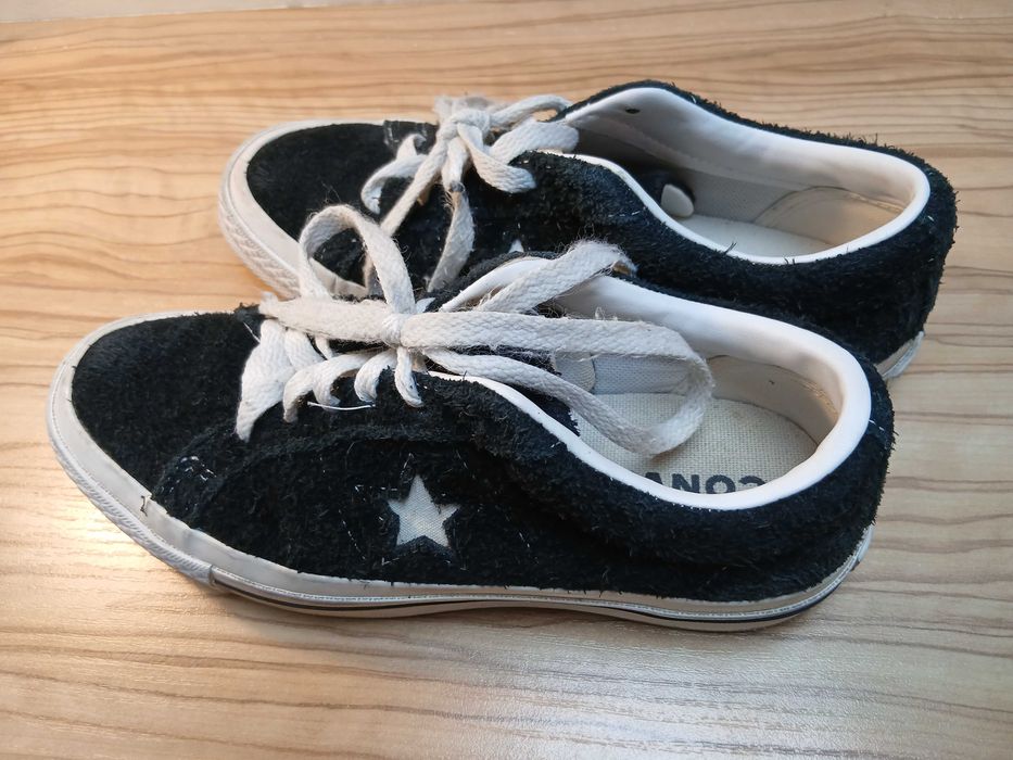 Converse One Star – czarne trampki z białą gwiazdą, zamsz, rozmiar 35