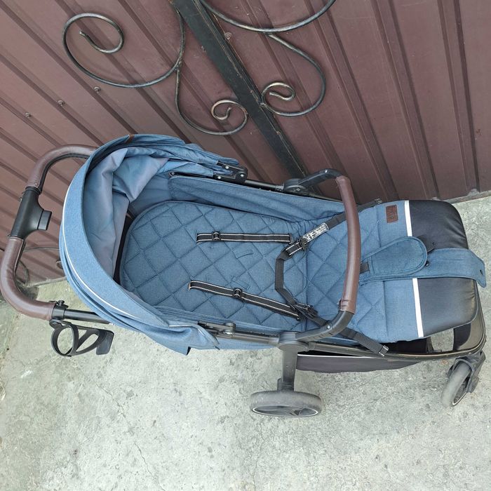 Прогулянкова коляска CARRELLO Bravo