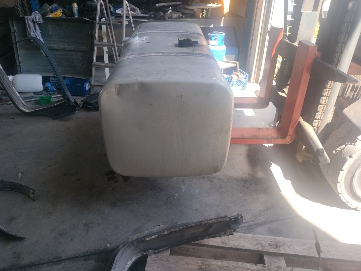 Zbiornik low deck Man 575L