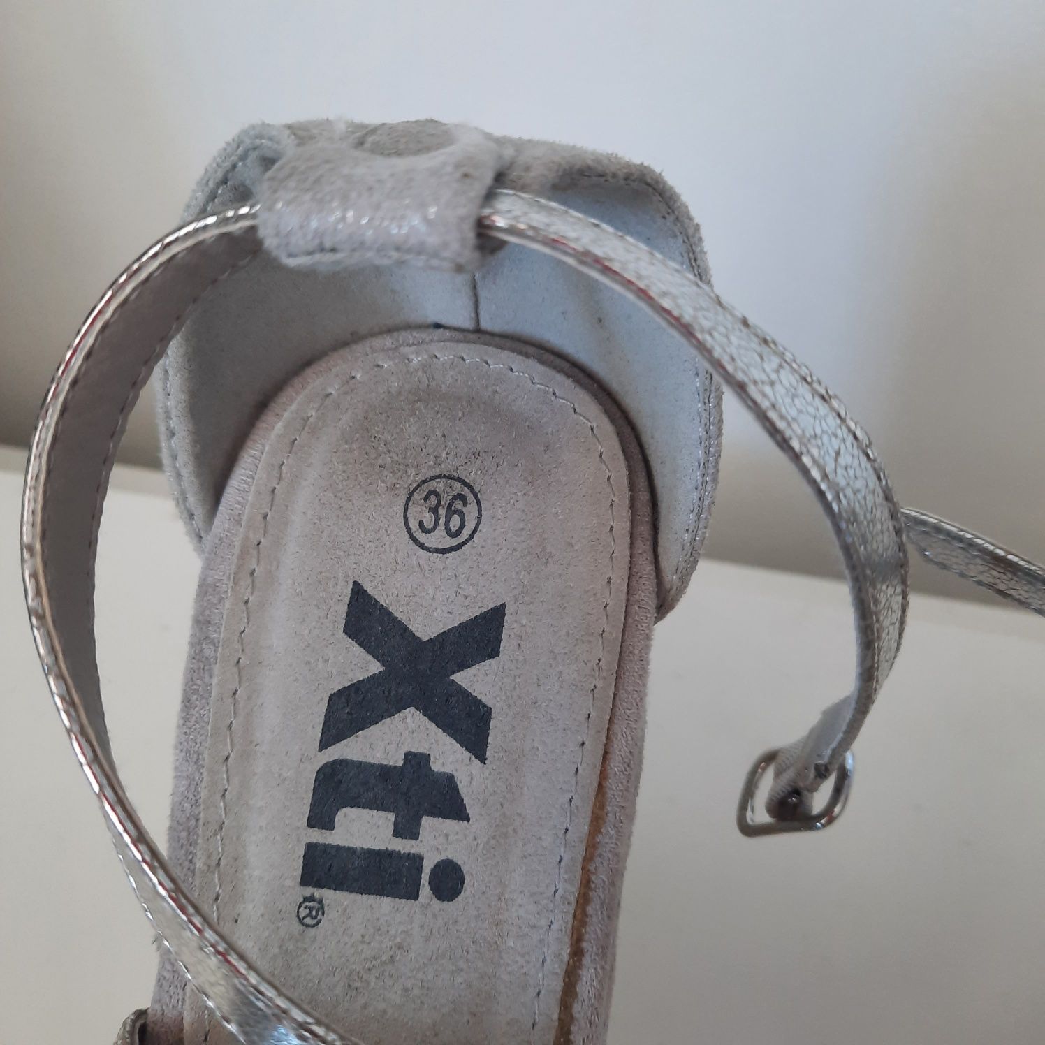 Srebrne sandały espadryle na koturnie XTI (roz.36)