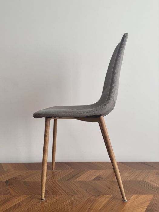 Krzesło tapicerowane z metalowymi nogami imitującymi drewno (1 sztuka)