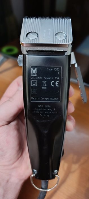 Професійна машинка для стрижки волосся