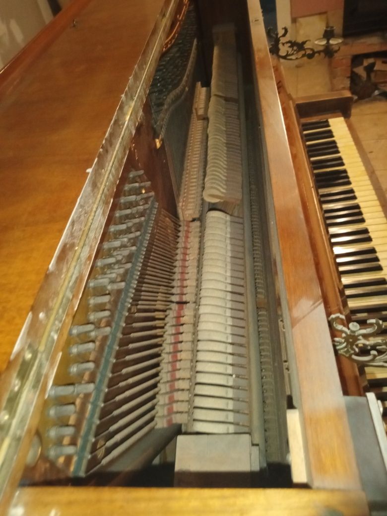 Bardzo stare pianino