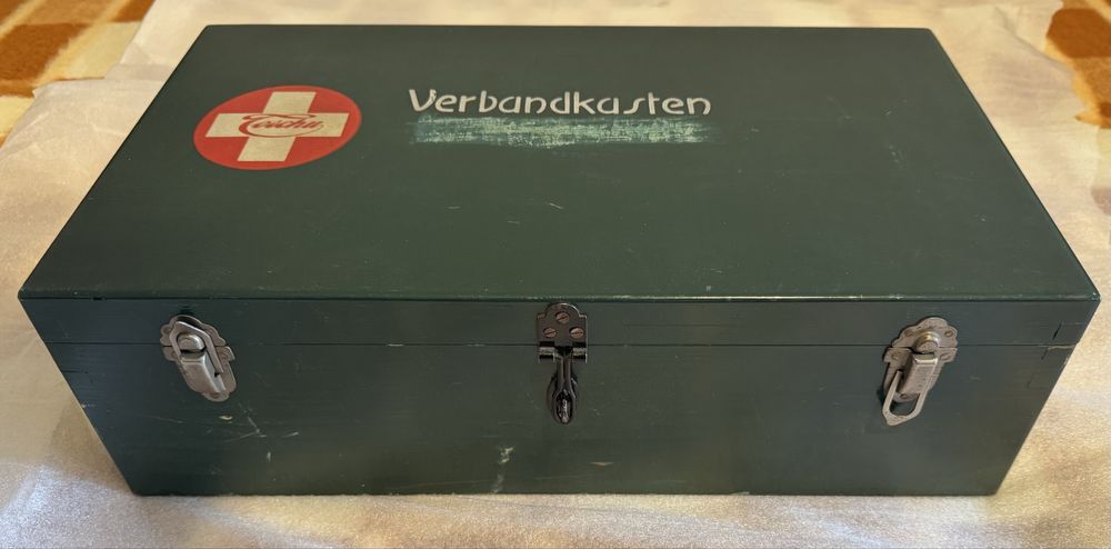 Kompletna, w pięknym stanie apteczka niemiecka z okresu przedwojennego