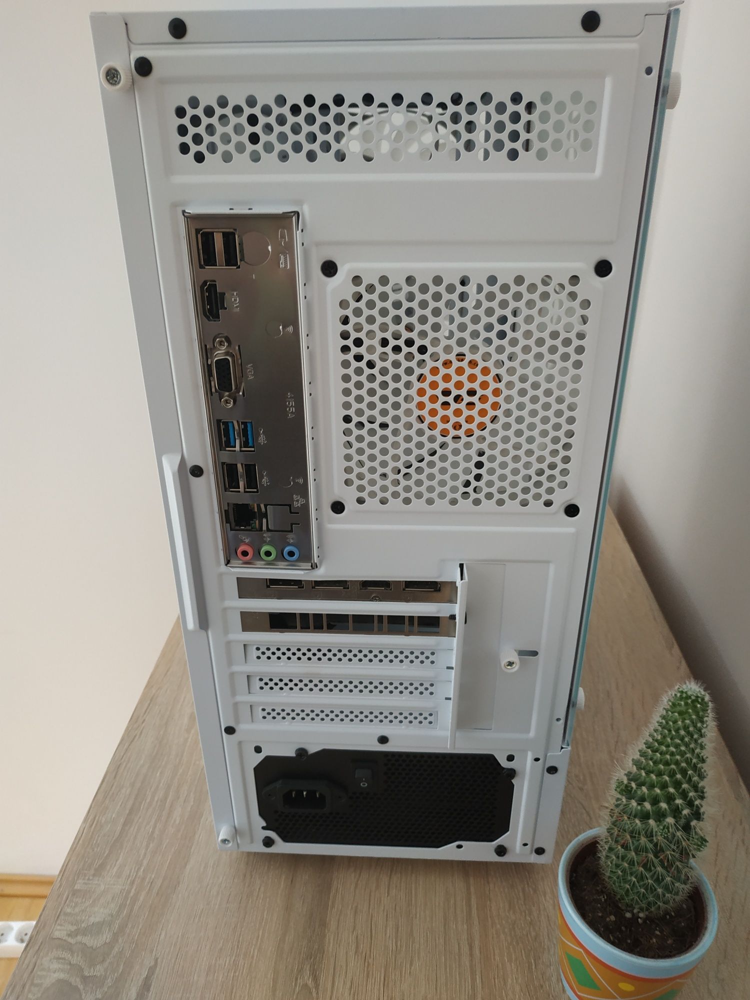 Komputer do gier Ryzen 5 3600/RTX 2070 8 GB GDDR6/16 GB RAM DDR4/M2