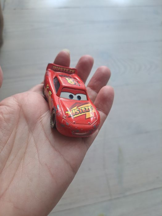 6 aut z filmu zygzak McQueen