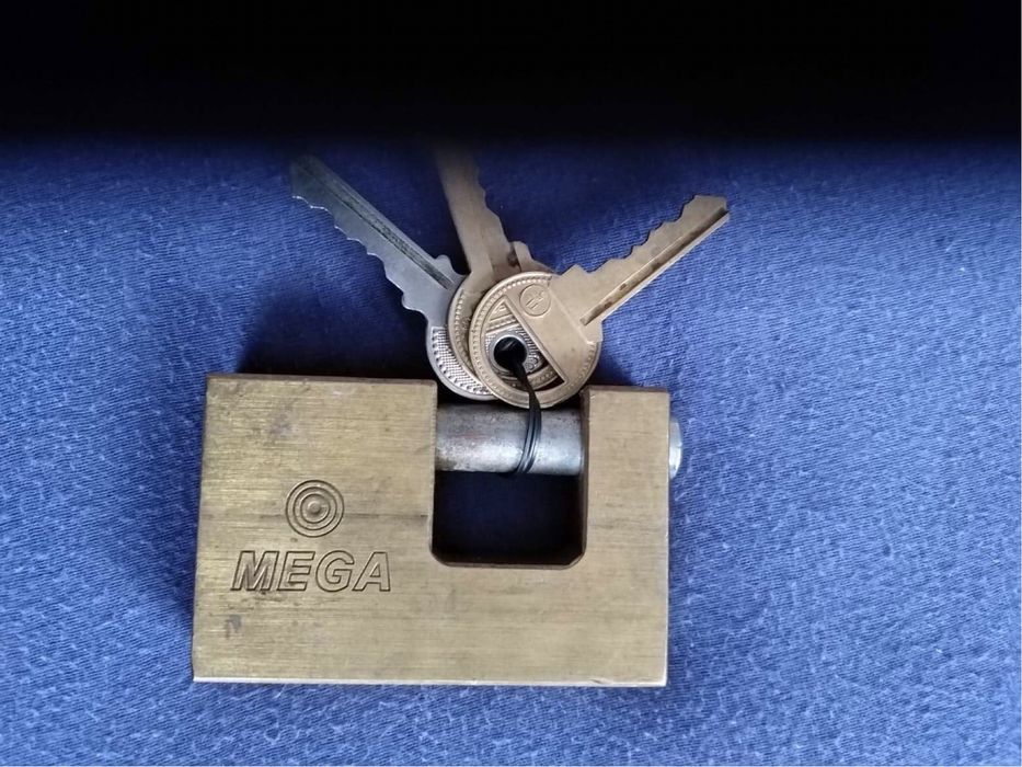 Kłódka z kluczami Mega