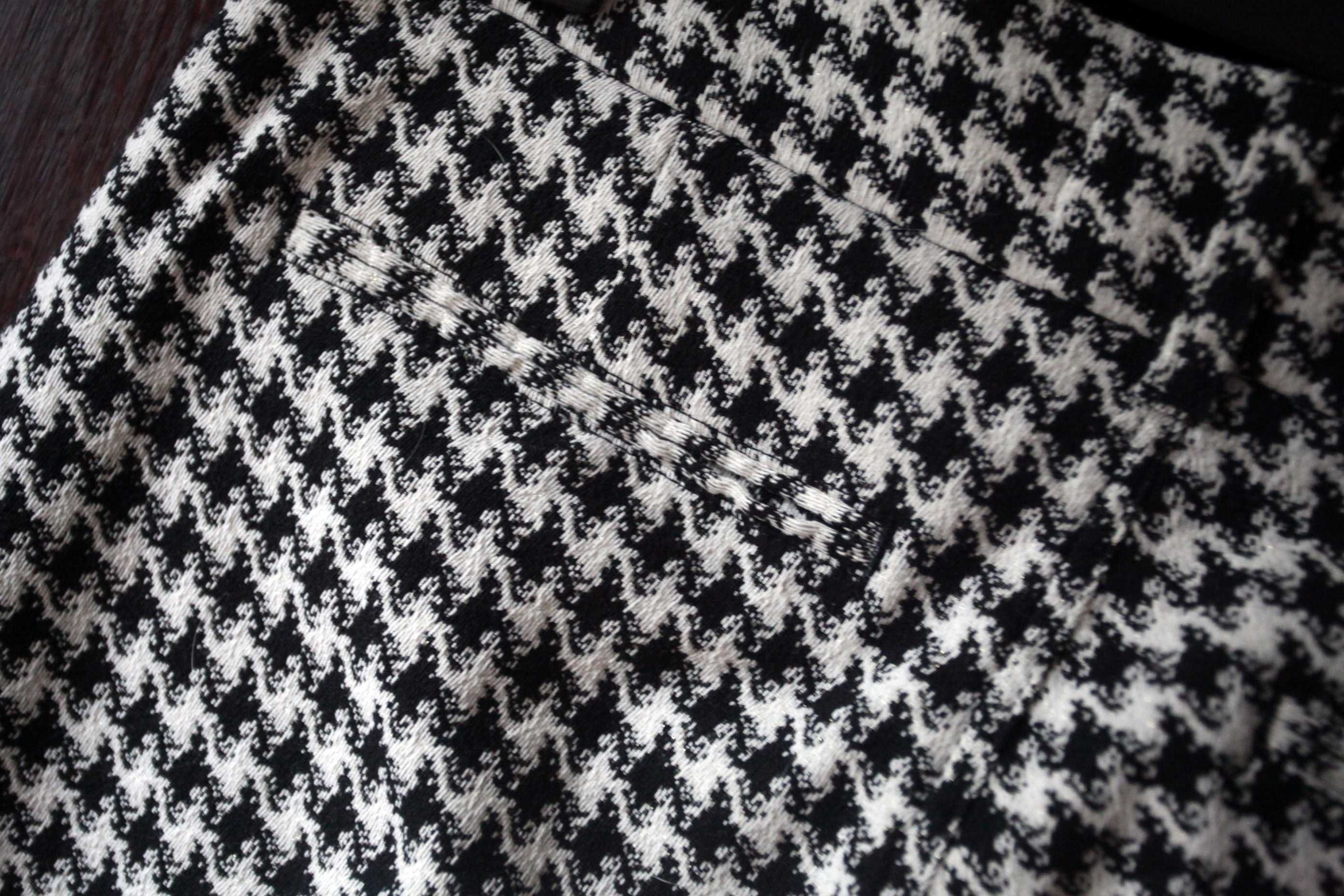 Markowe spodnie Pierre Cardin z kieszeniami L  w pepitkę.