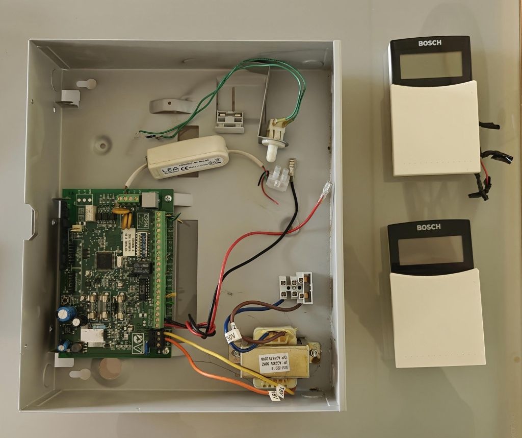 Alarme Bosch – Central + 3 Teclados de Comando