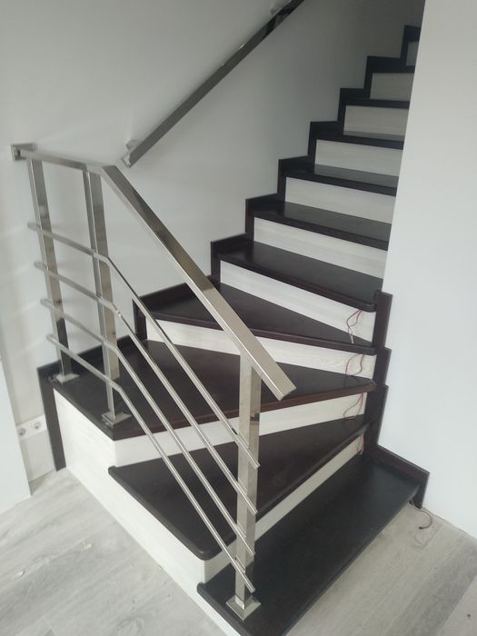 Лесницы, сходи, обшивка металевих та бетонних конструкцій деревом.