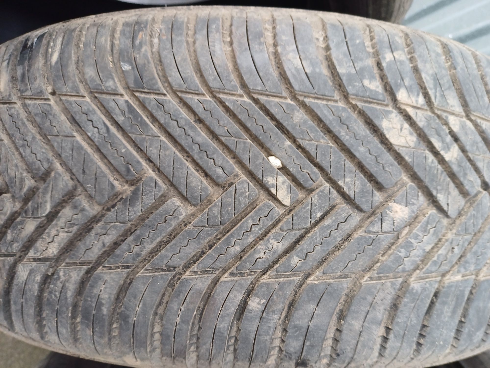 Opony wielosezonowe Hankook Kinergy 4S 235/55 R17 DOT24 22