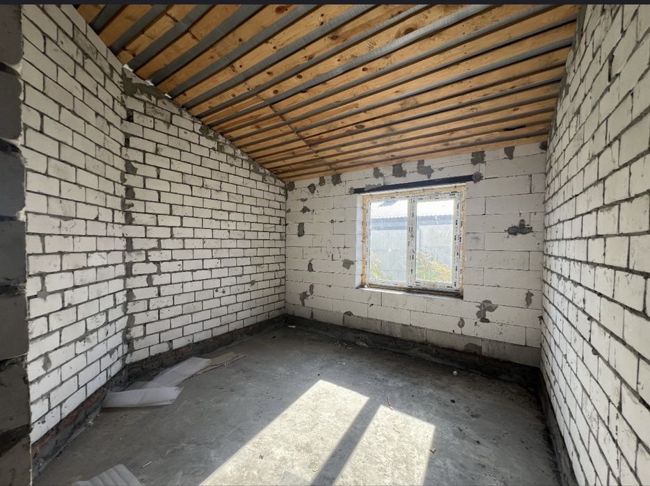 Продам дом Подгородное  Новострой