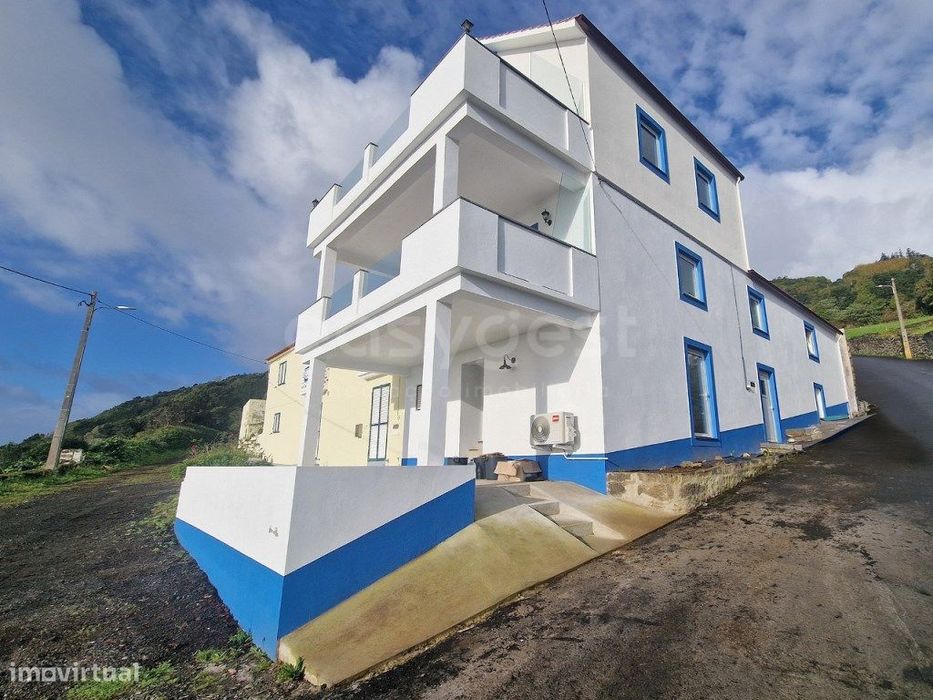 Moradia de 3 Pisos com Vista Mar e Montanha - Santa Barbara Ribeira...