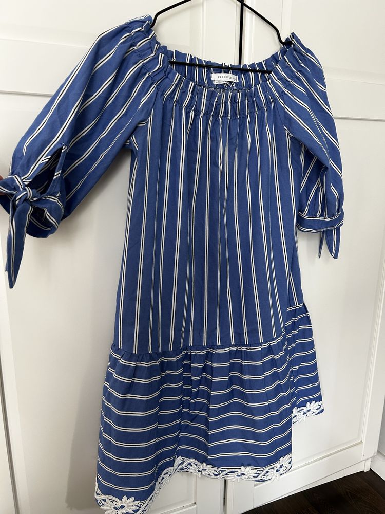 Niebieska sukienka w paski Reserved 34