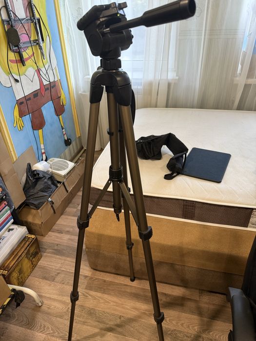 Штатив для фотоапарату