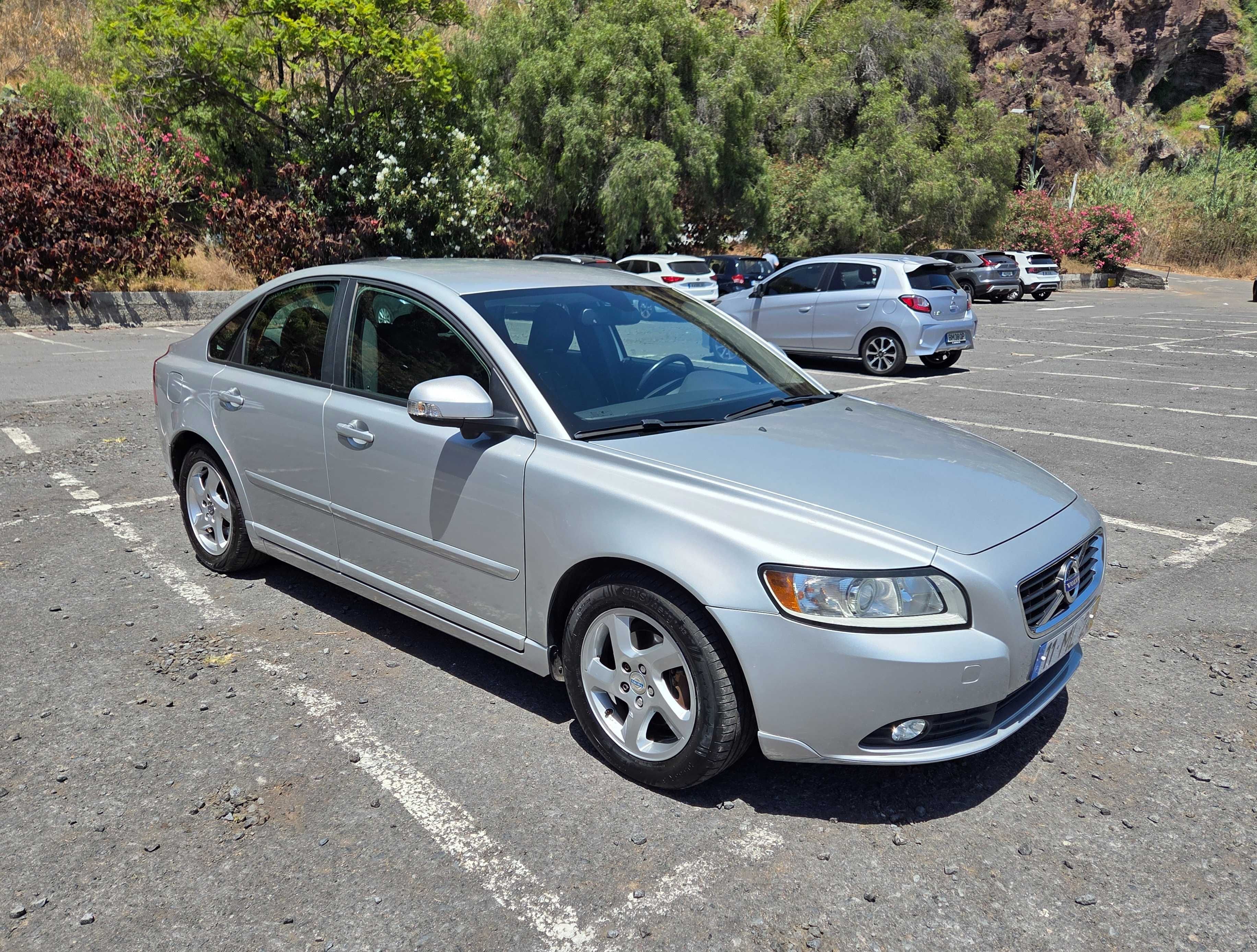 Volvo S40 1.6 Diesel – Elegante, Económico e Impecável!