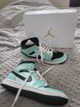 Jordan air WMNS 1 MID