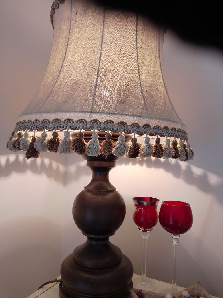 Lampa stoiąca z toczonego drewna,klosz  z materiału,Sprawna.