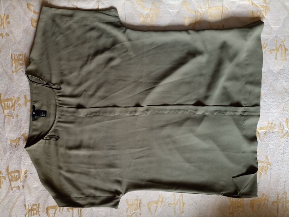 Блузка безрукавка кольору хакі