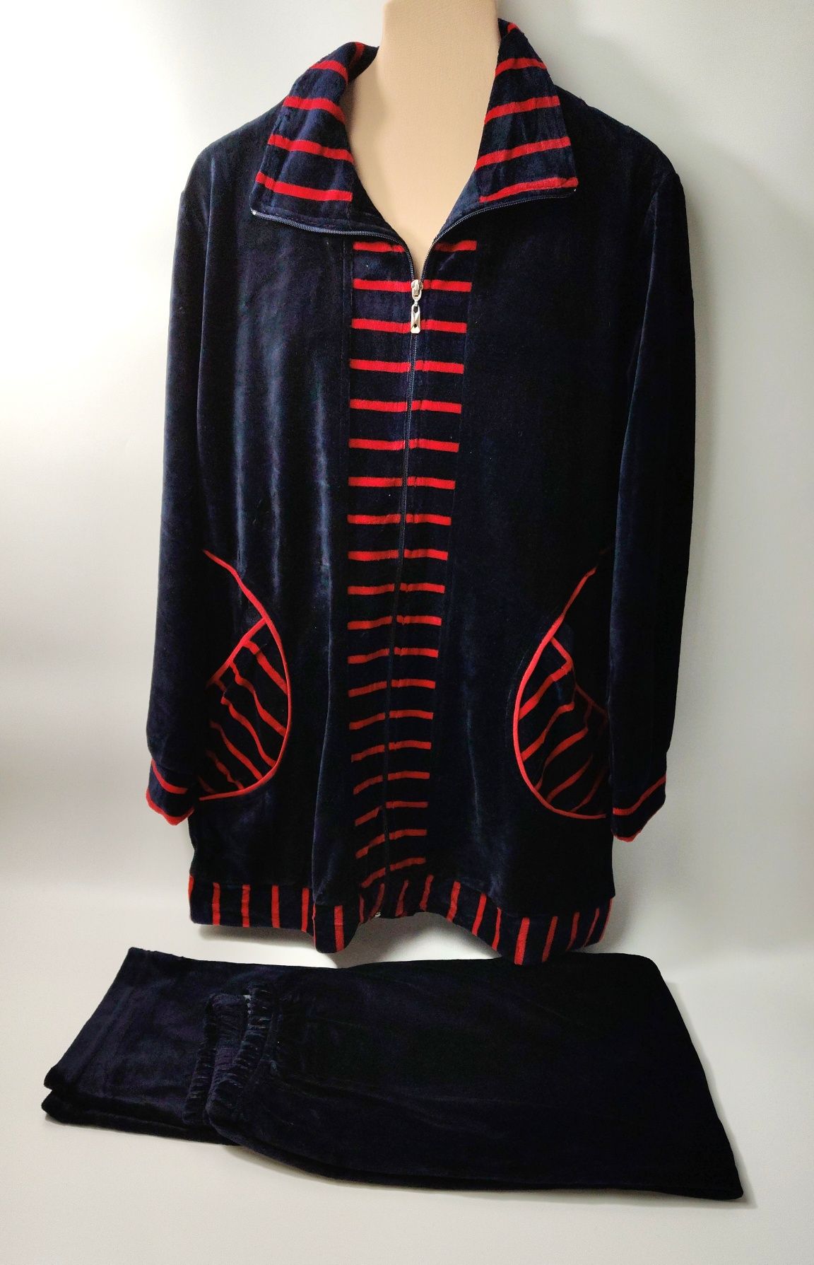 Dres damski z weluru. Długa, rozpinana bluza