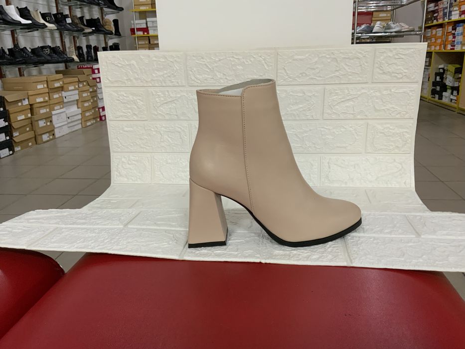 Женские демисезонные осенние ботинки на каблуке