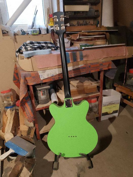 Продам бас-гитару бас-гітара