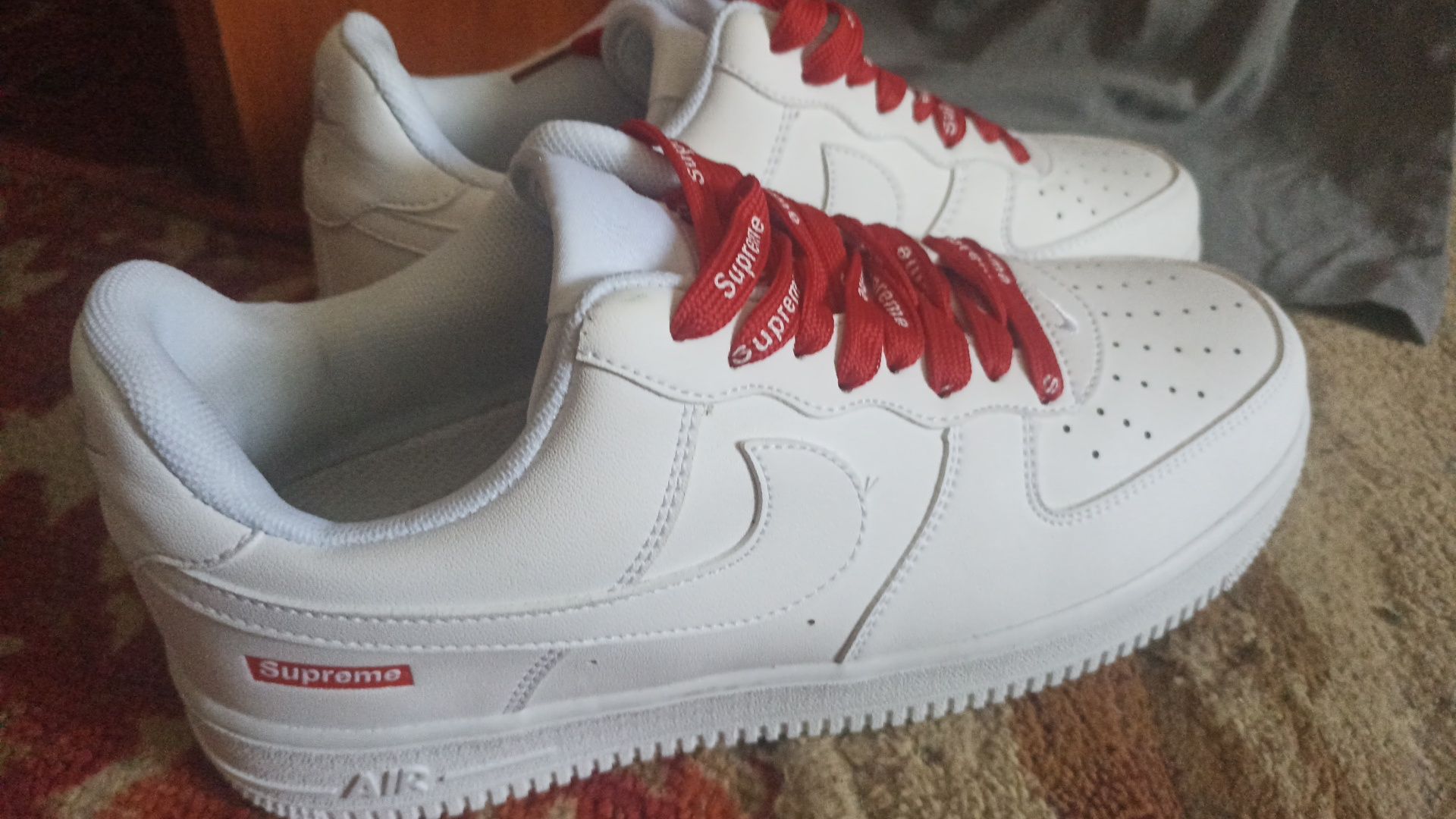 Nike air force 1 supreme