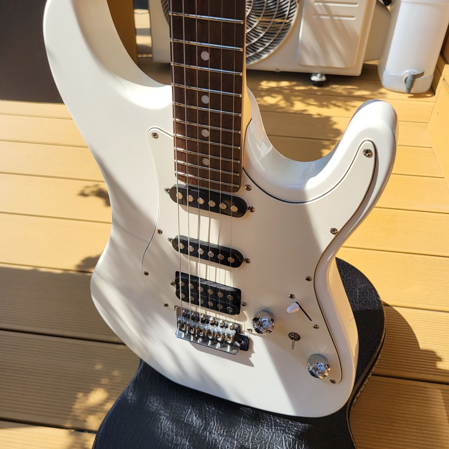 Stratocaster, gitara ARIA (Custom, superstrat)