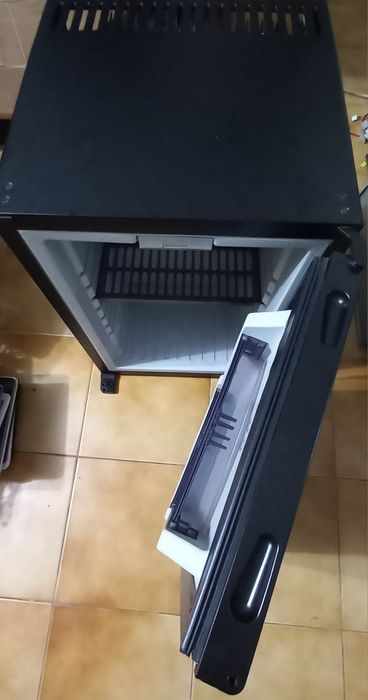 Frigorifico Omnitec com pouco uso - avariado