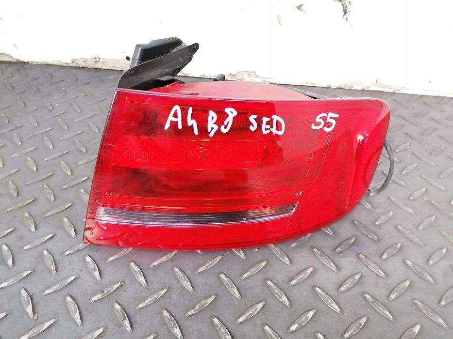 AUDI A4 B8 SEDAN LAMPA PRAWY TYŁ TYLNA 8K5945096D