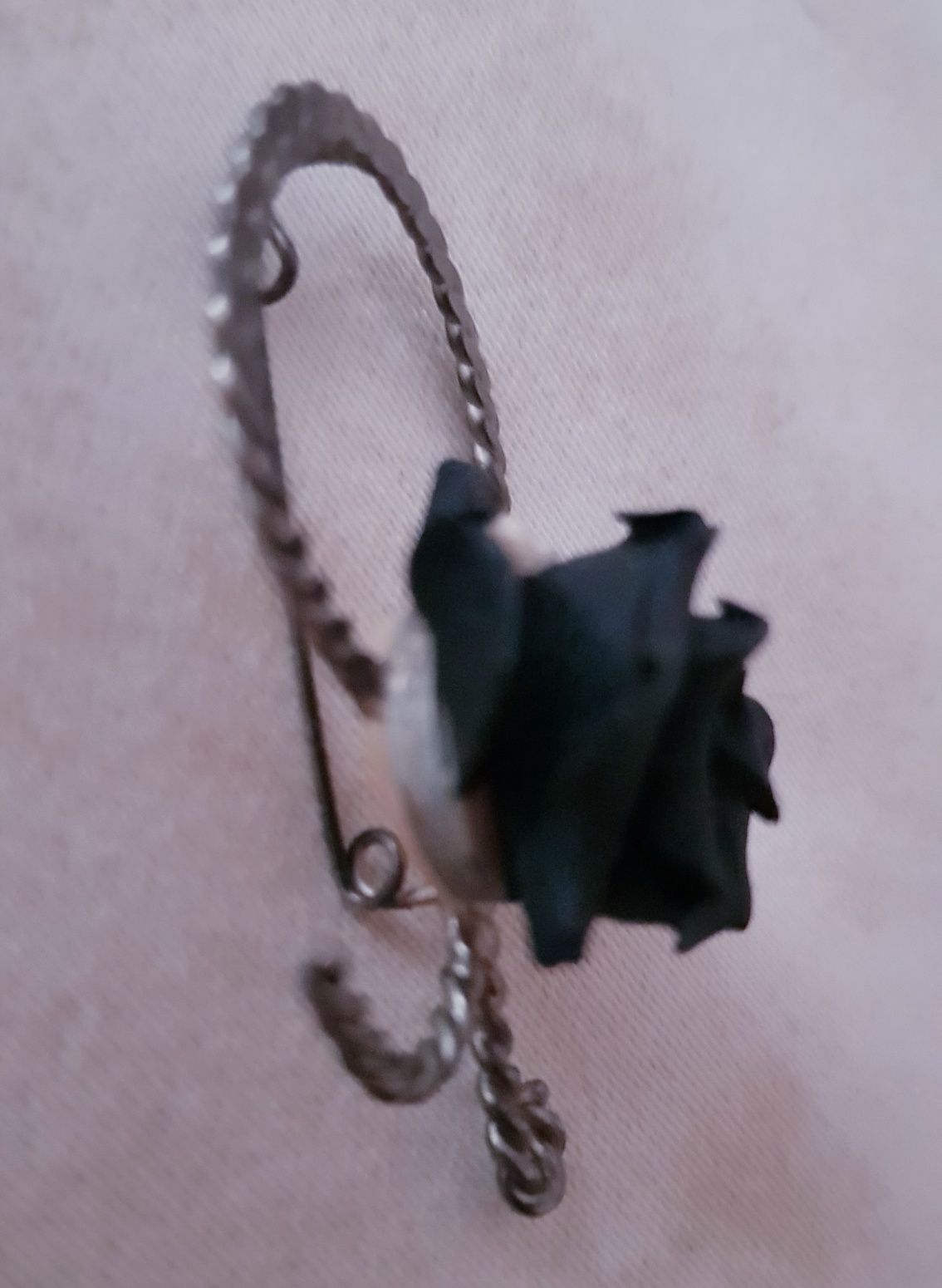 broszka - czarna róża
