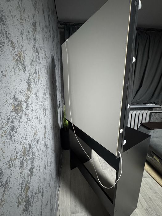 Макияжный столик