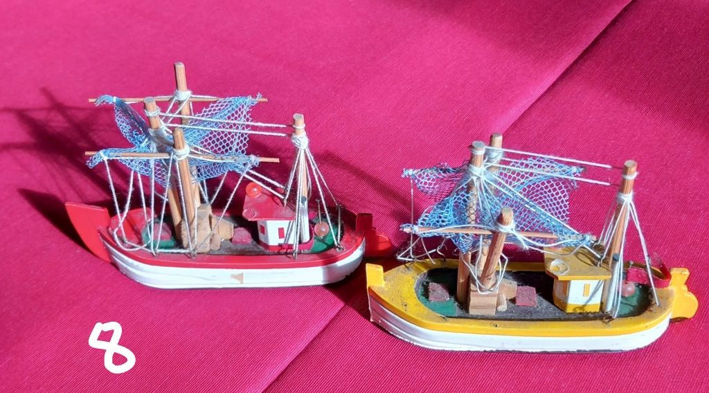 Miniaturas de barcos.