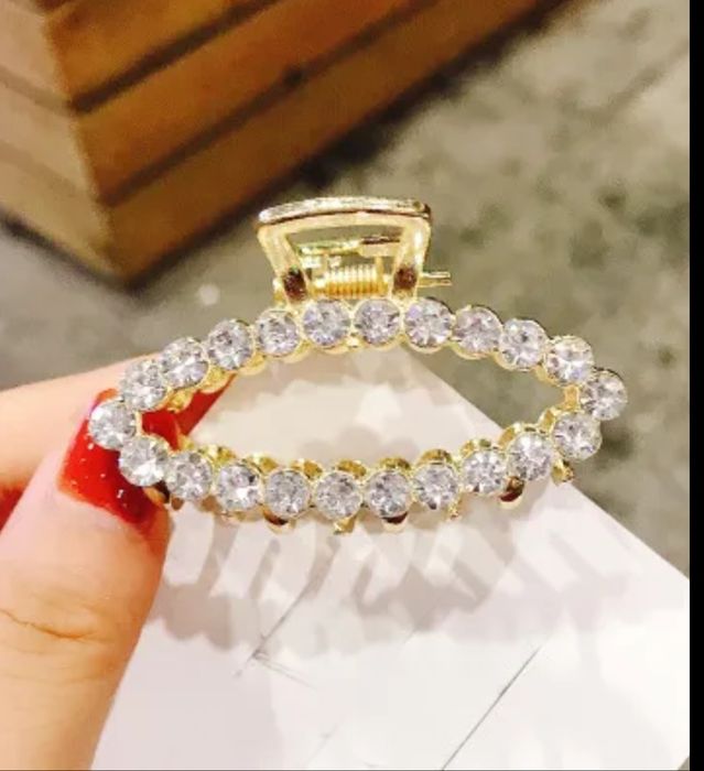 Заколки для волос.